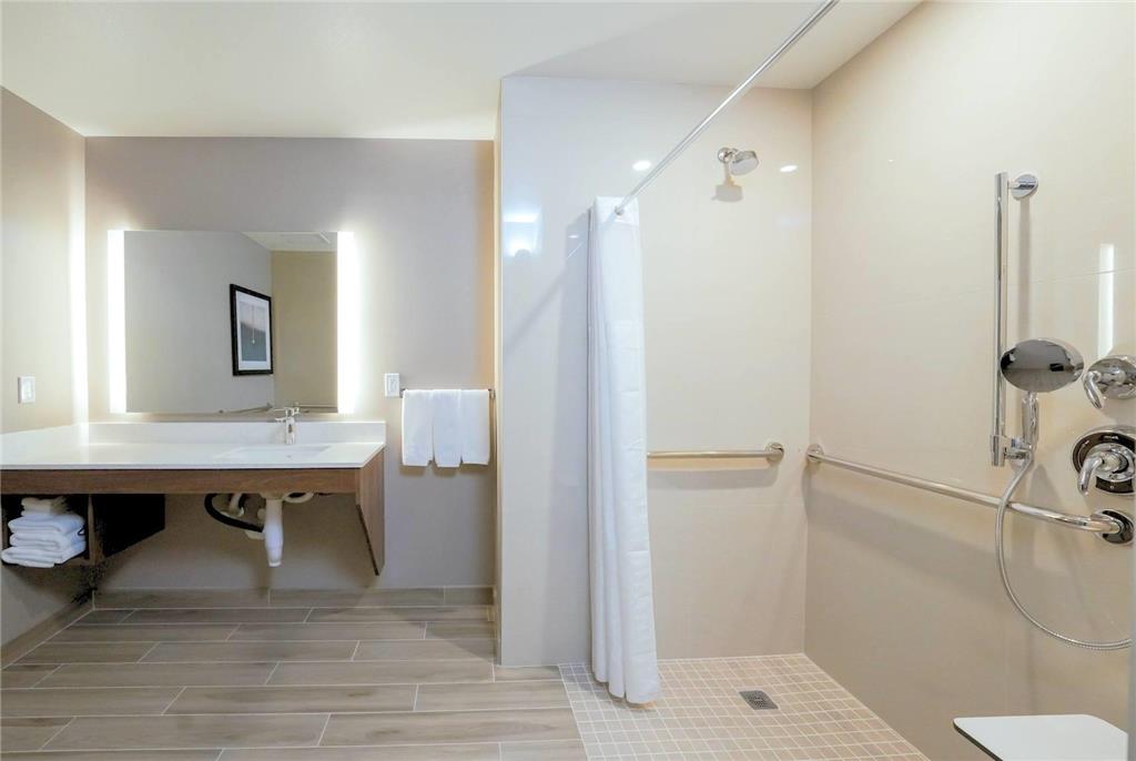 La Quinta Inn & Suites by Wyndham Santa Cruz - photo 19