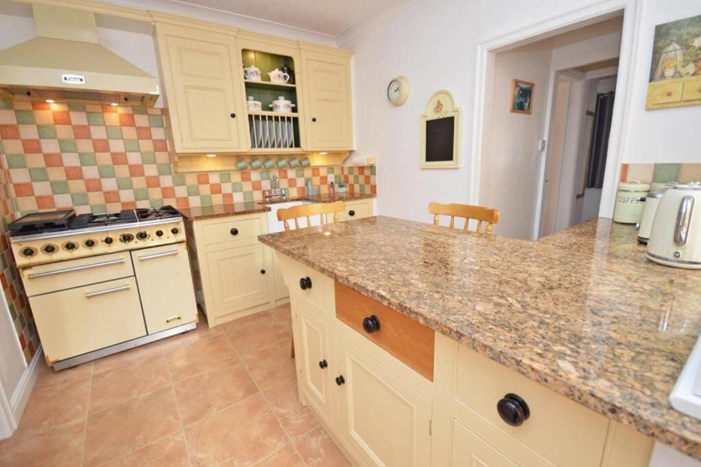 Westfield House Characterful 7 Bedroom Townhouse