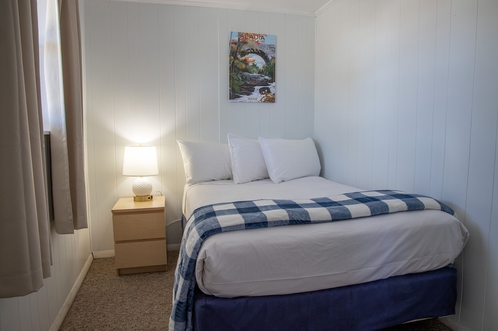Isleview Motel and Cottages - photo 9