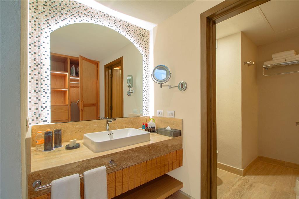 Camino Real Club bathroom