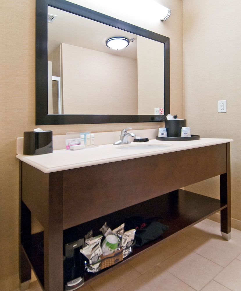 Hampton Inn Maumelle AR - photo 16