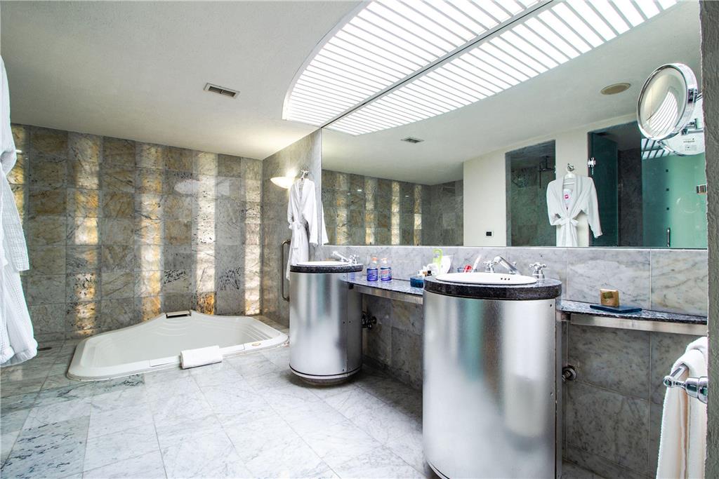 Camichin Suite bathroom