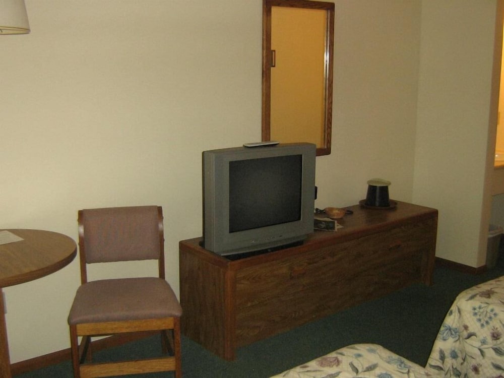 Chapel Hill Motel - photo 16