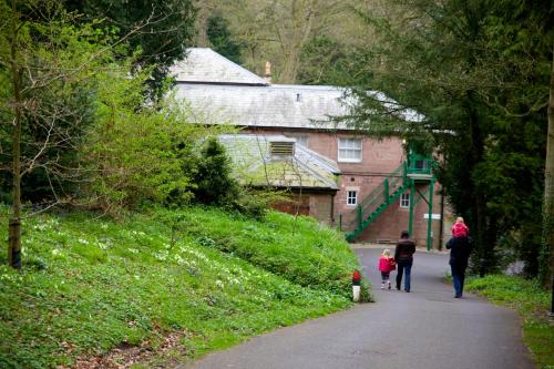 Willersley Castle Hotel — hotel in Cromford