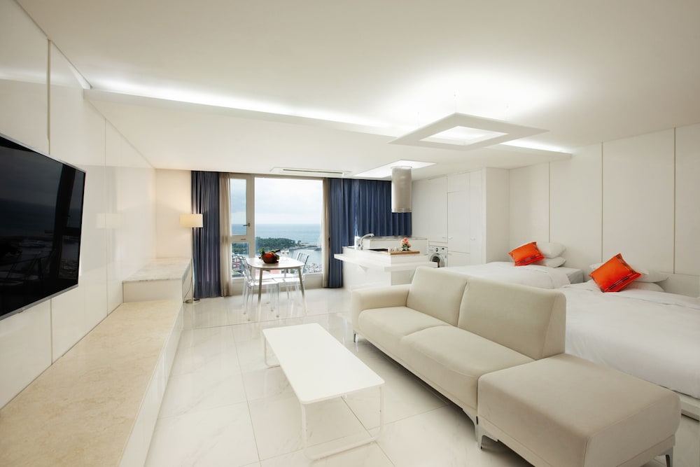 ShinShin Hotel Jeju Ocean in Seogwipo, South Korea