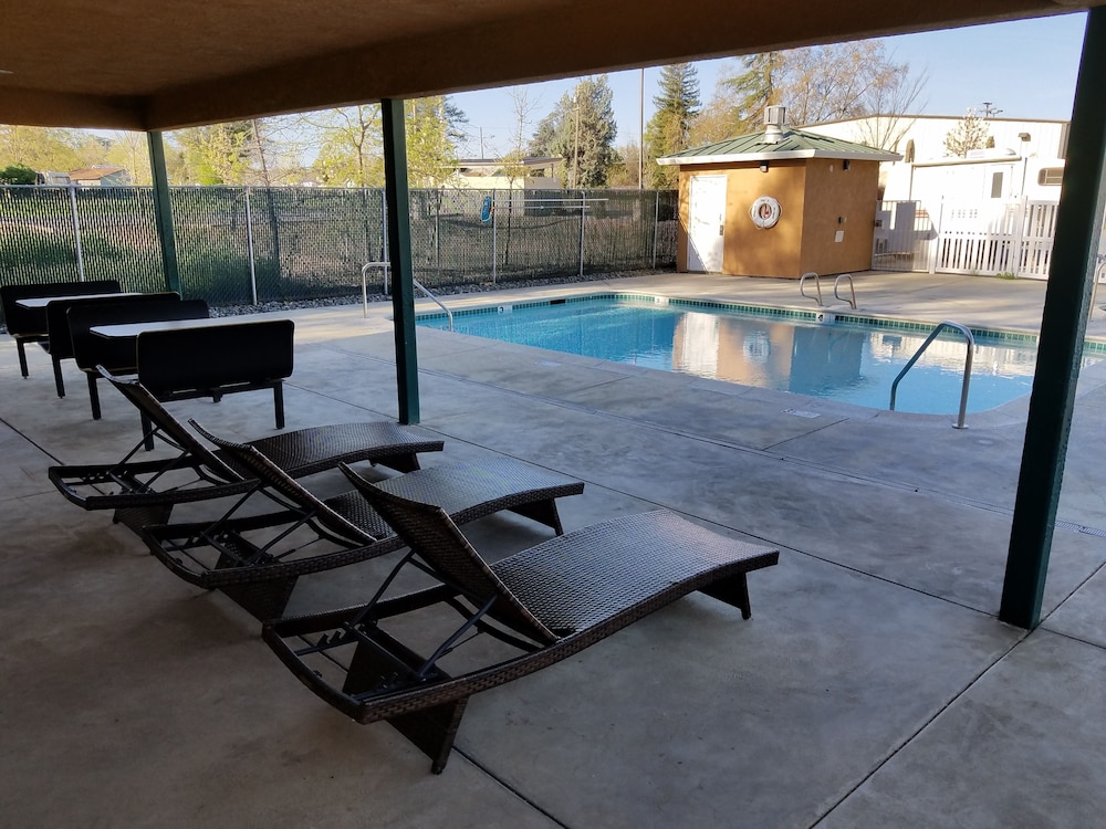 Gridley Inn & RV Park - photo 21