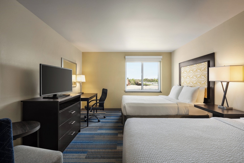 Holiday Inn Express & Suites Colorado Springs Central by IHG - photo 17
