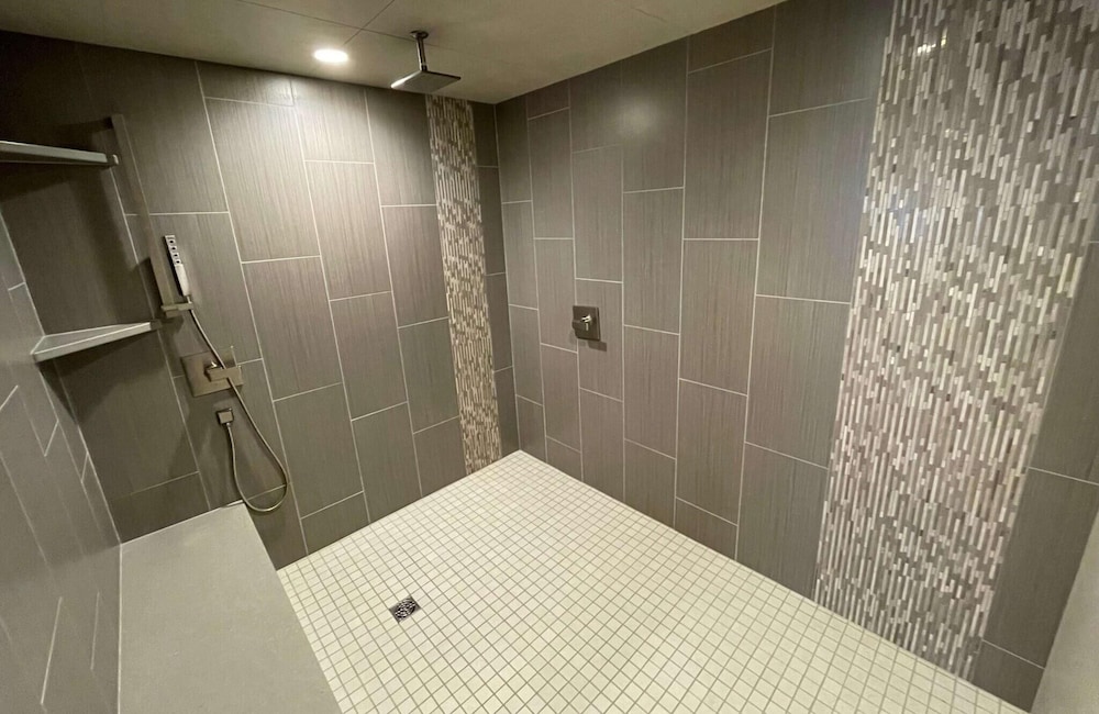 Crossroads Hotel and Event Center - photo 14