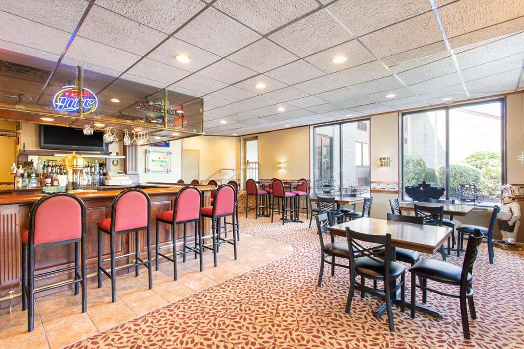 Days Inn by Wyndham Hillsborough - photo 4