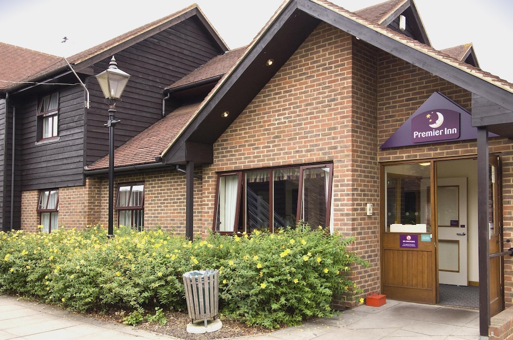 Premier Inn Sandhurst - carbon neutral hotel in Sandhurst