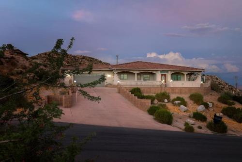 Hilltop Haven - last minute hotel in Yucca Valley