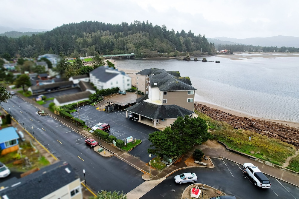 Siletz Bay Beachfront Hotel by OYO Lincoln City - photo 116