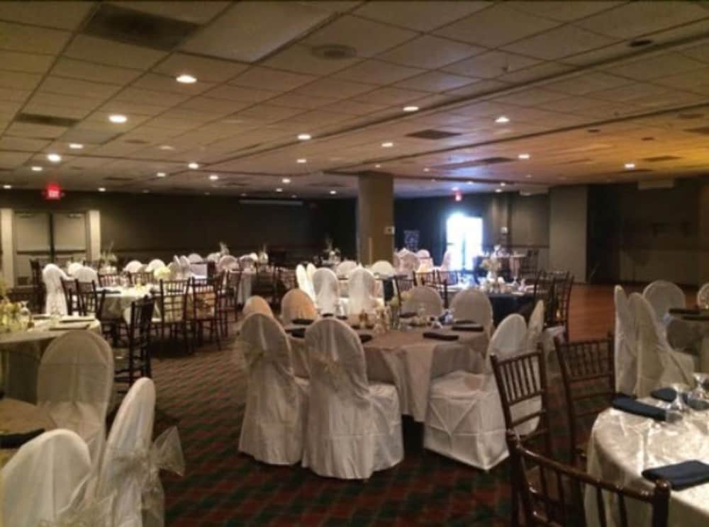 Boarders Inn & Suites by Cobblestone Hotels Grand Island - photo 51