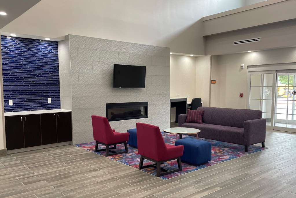 La Quinta Inn and Suites by Wyndham Schertz San Antonio Selma - photo 3