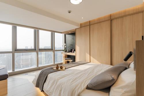Eastwood City 1BR Muji Home Luxe Minimalist Fast WiFi — 4-Star Luxury Hotel in Manila, Philippines