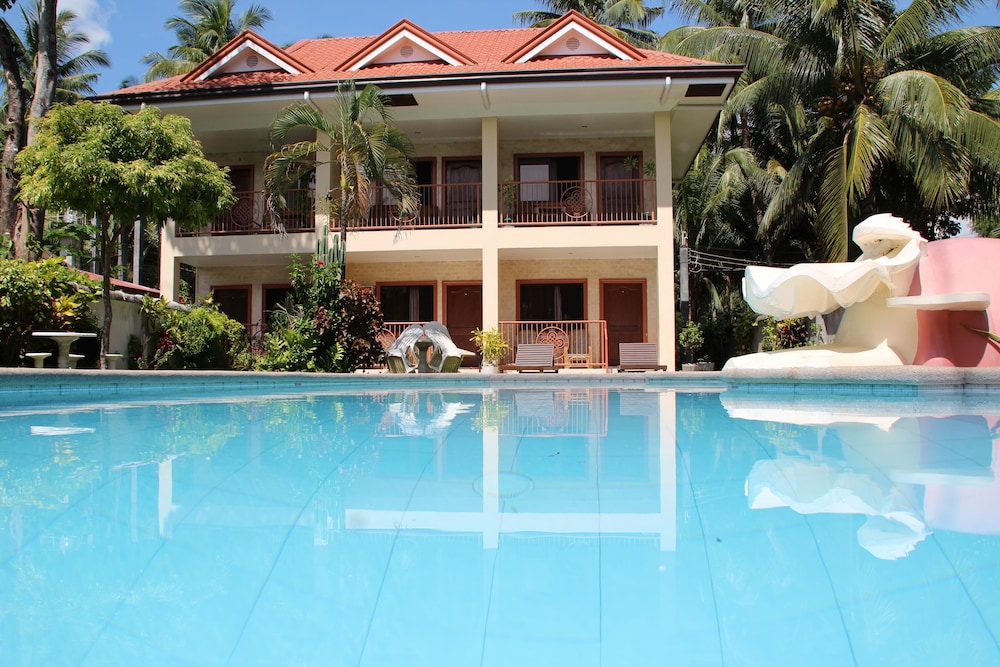 Wellbeach Dive Resort in Zamboanguita, Philippines