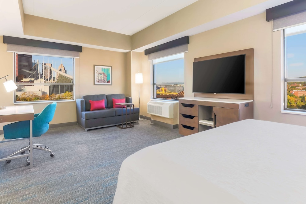 Hampton Inn & Suites Pittsburgh Downtown - photo 40