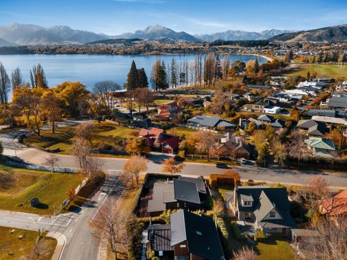 Lake Living That Wanaka Tree in Wanaka, New Zealand