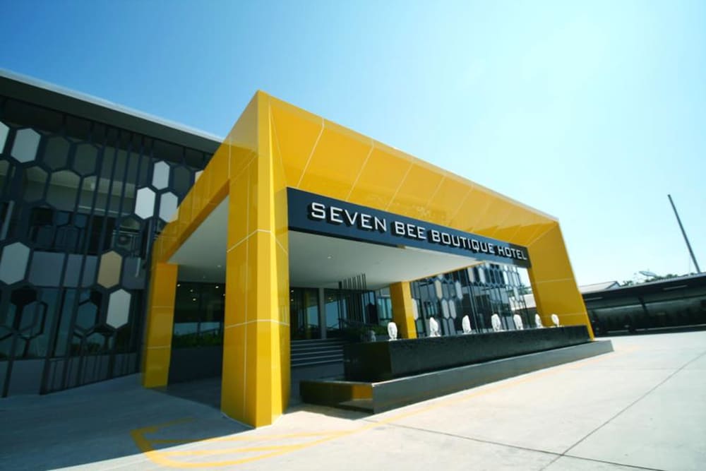 Seven Bee Boutique Hotel in Surin, Thailand