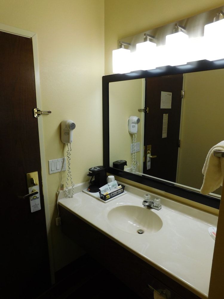 Days Inn by Wyndham Walcott Davenport - photo 14