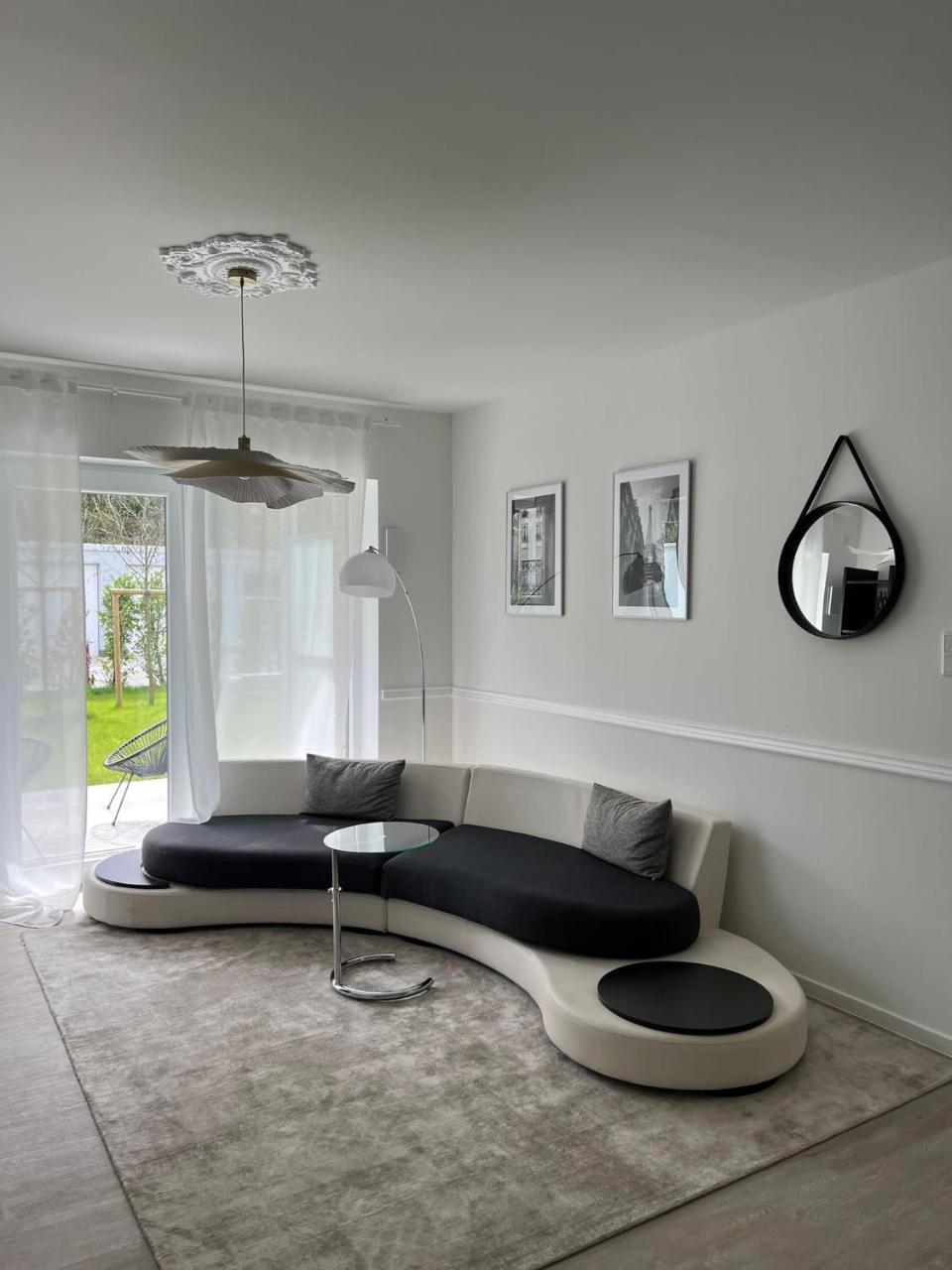 Paris to Bochum 4 Pers. Apartm. — 4-Star Luxury Hotel in Bochum, Germany