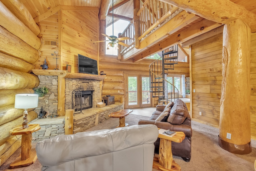 Royal Views Private Mountain Top Cabin 2 Bedroom Cabin by Heavenly Views Resort - photo 9
