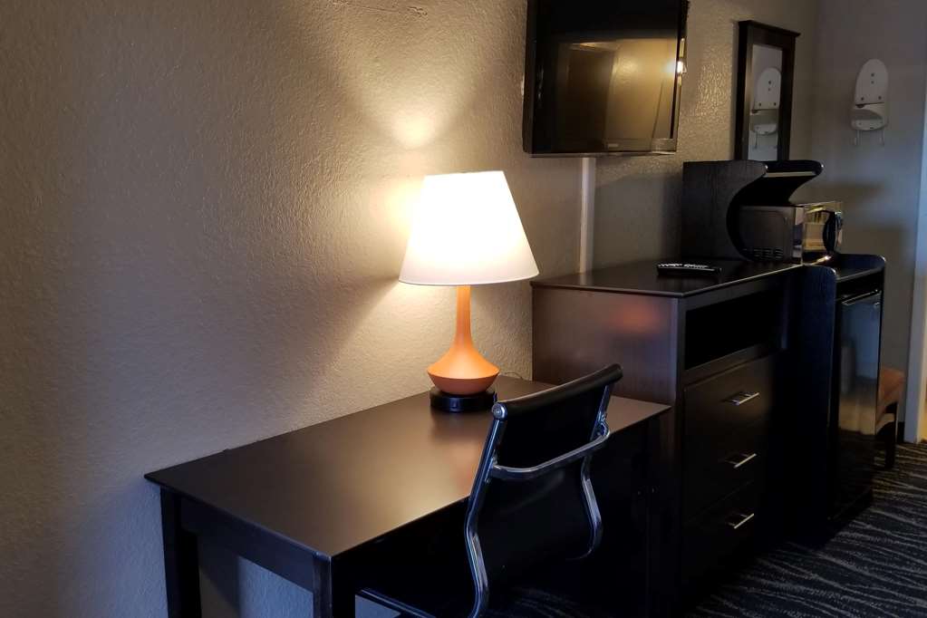 Howard Johnson by Wyndham Houston Hobby Airport - photo 14
