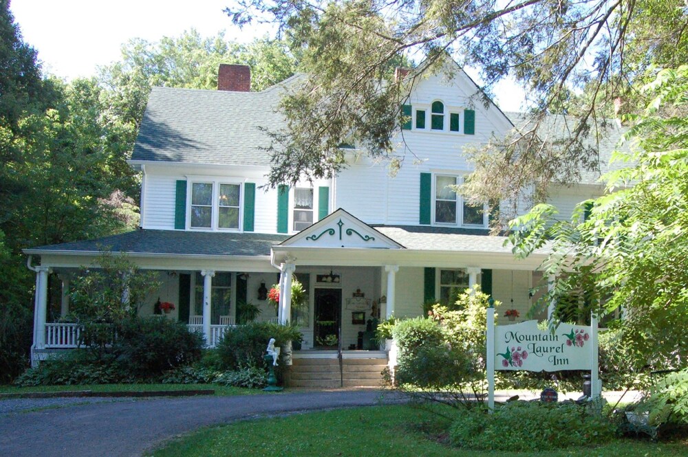 Mountain Laurel Inn - carbon neutral hotel in Damascus