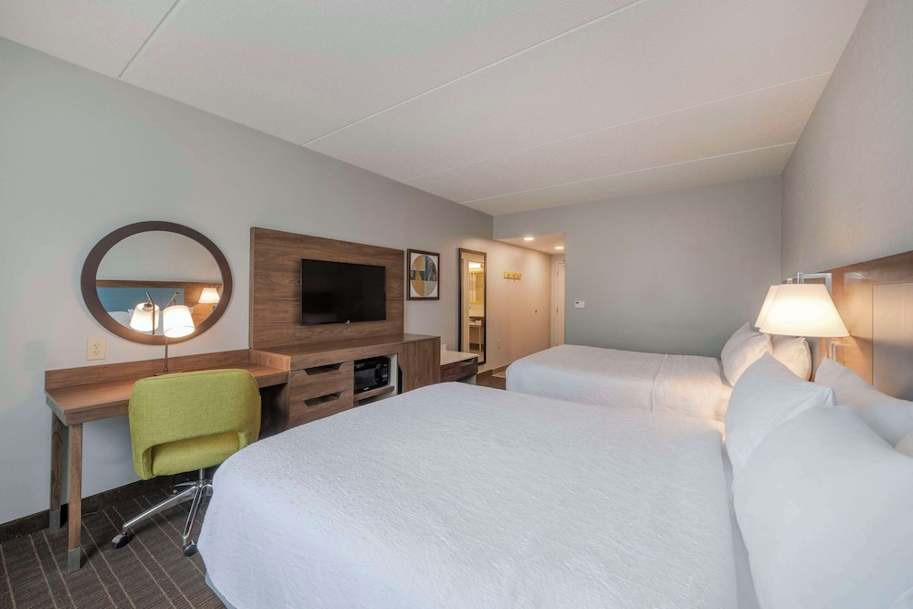 Hampton Inn & Suites Burlington NC - photo 4