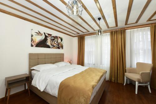Historical Wood Dublex Apt at Taksim&Galata — 4-Star Luxury Hotel in Istanbul, Turkey