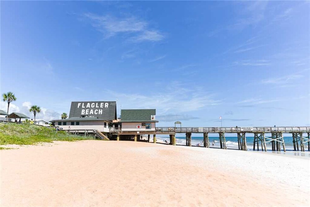 Island Retreat Upper B Ocean Front 2 Bedrooms Sleeps 6 - photo 46