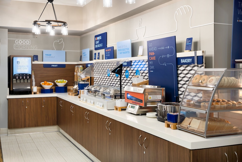 Holiday Inn Express Simi Valley by IHG - photo 45
