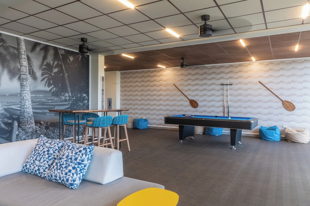 Maui Beach Hotel - photo 2