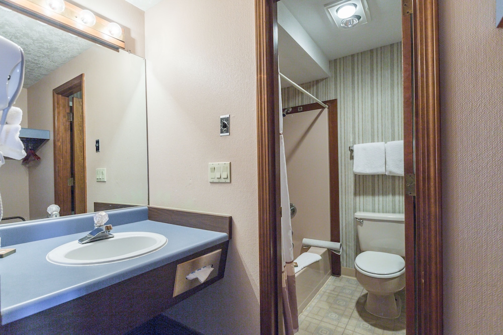 Ebb Tide Oceanfront Inn - photo 54