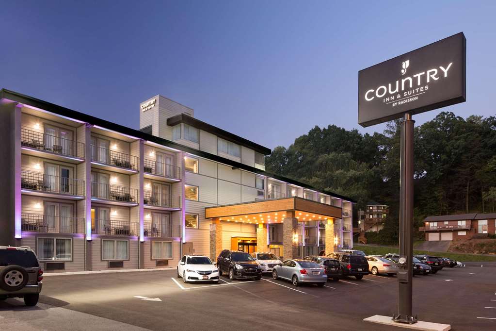 Country Inn & Suites by Radisson Gatlinburg TN — hotel in Gatlinburg