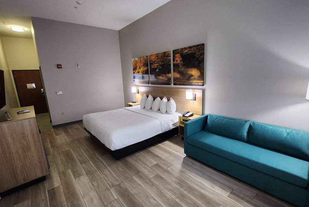 Days Inn & Suites by Wyndham Russellville - photo 16