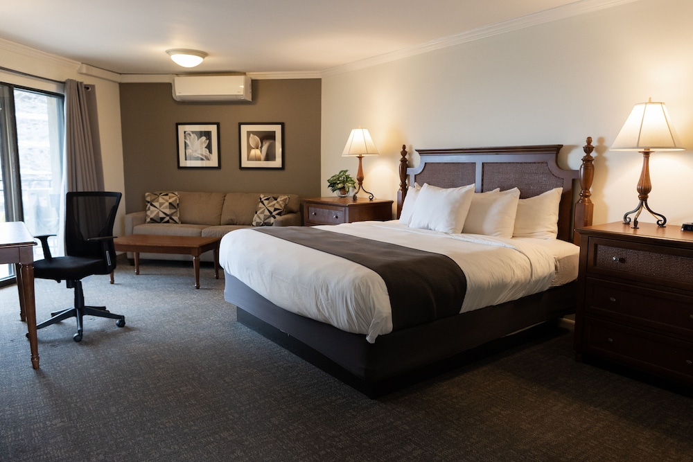 Weathervane Terrace Inn and Suites - photo 10