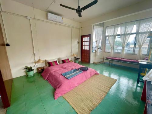 Baan KhaoSoi Private room in a rooftop hostel 4th floor