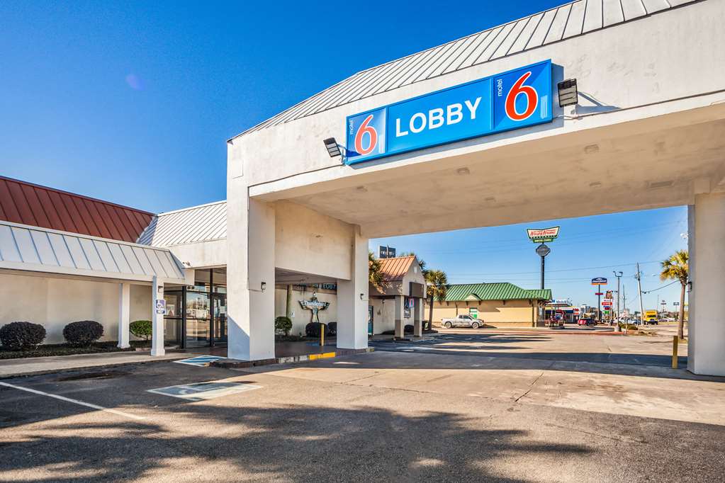 Motel 6 Florence SC - featured photo