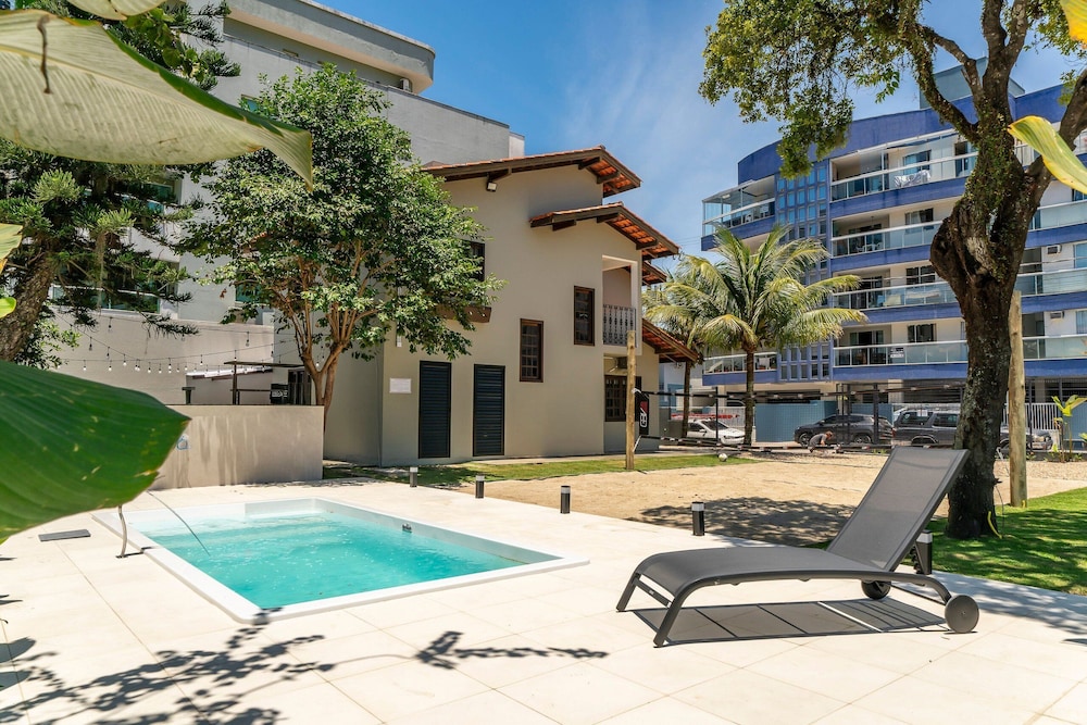 Casa alto padrão com piscina 15 pessoas