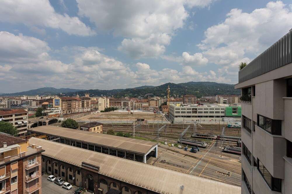 Moderno Attico con Vista Panoramica e Piscina — 4-Star Luxury Hotel in Turin, Italy