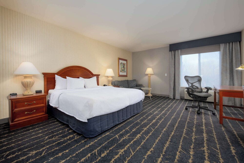 Hilton Garden Inn Milwaukee Northwest Conference Center - photo 15