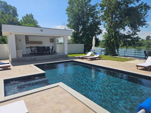 Drina Lux in Lesnica, Serbia