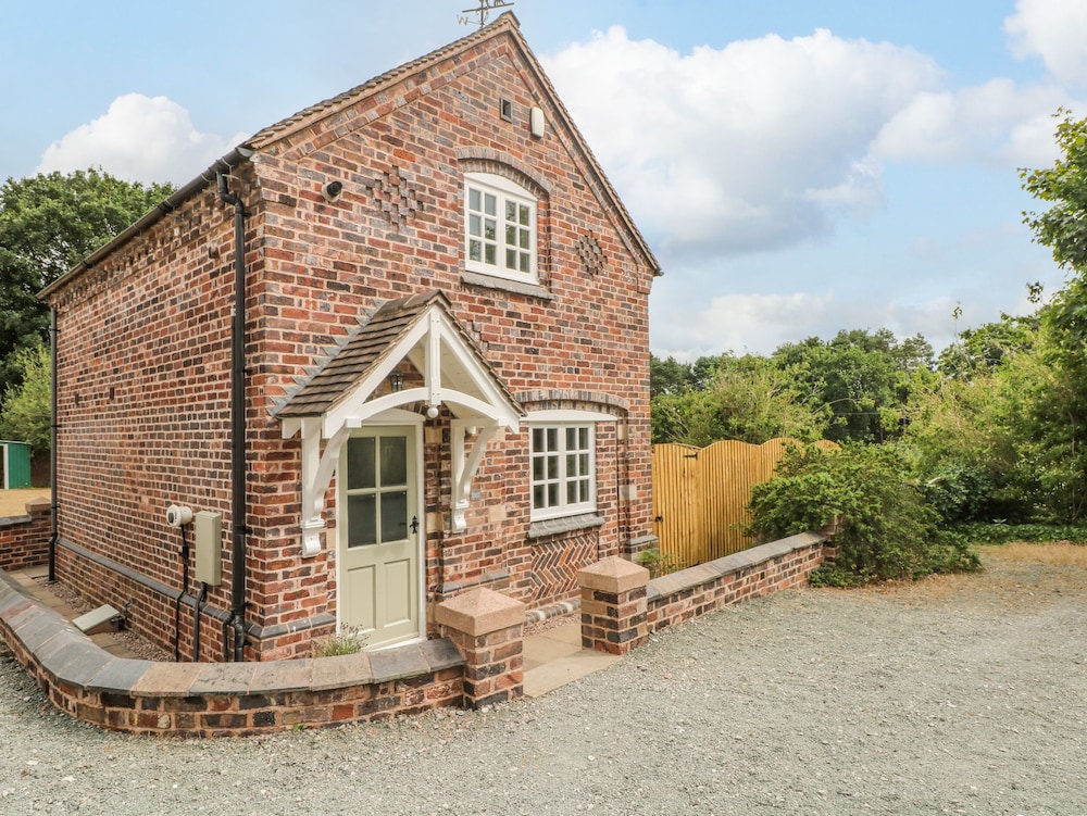 The Coach House — 4-Star Luxury Hotel in Crewe, United Kingdom