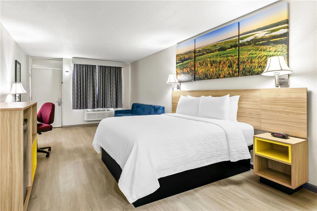 Days Inn by Wyndham Salina South - photo 35