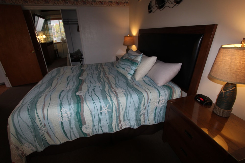 Edgewater Beach Inn - photo 42