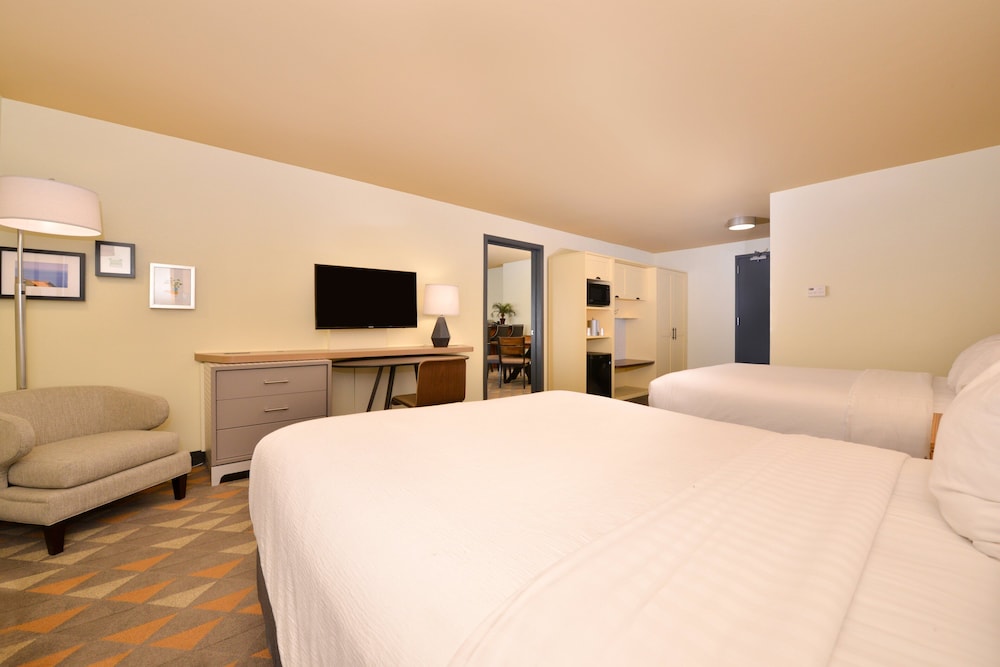 Holiday Inn Kansas City Airport by IHG - photo 23