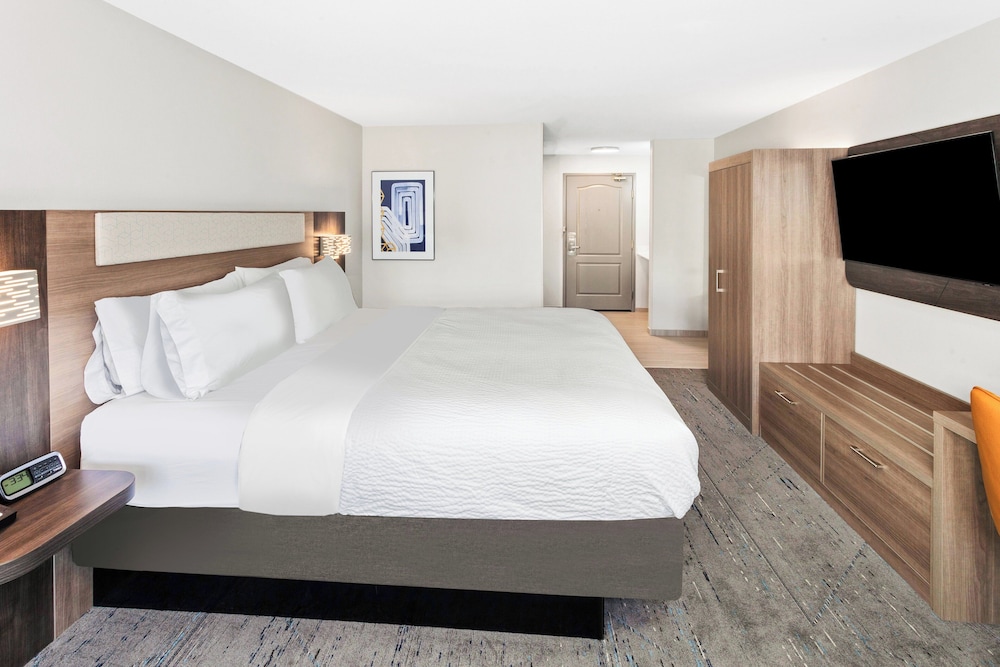 Holiday Inn Express & Suites Port Washington by IHG - photo 16