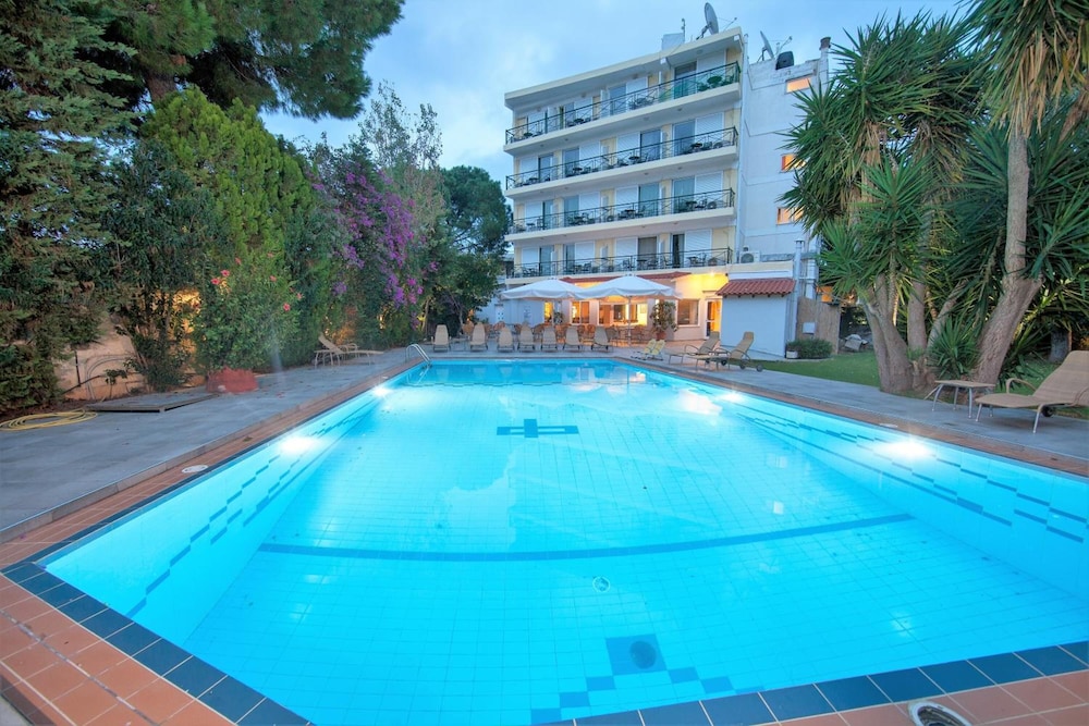 Thomas Beach Hotel — Marathonas