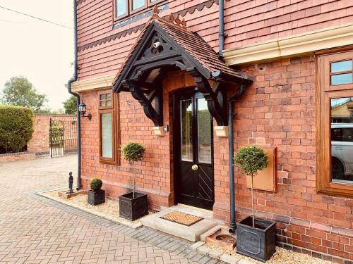 Stylish Two Bedroom Apartment Near Rookery Hall 20677996 — Nantwich